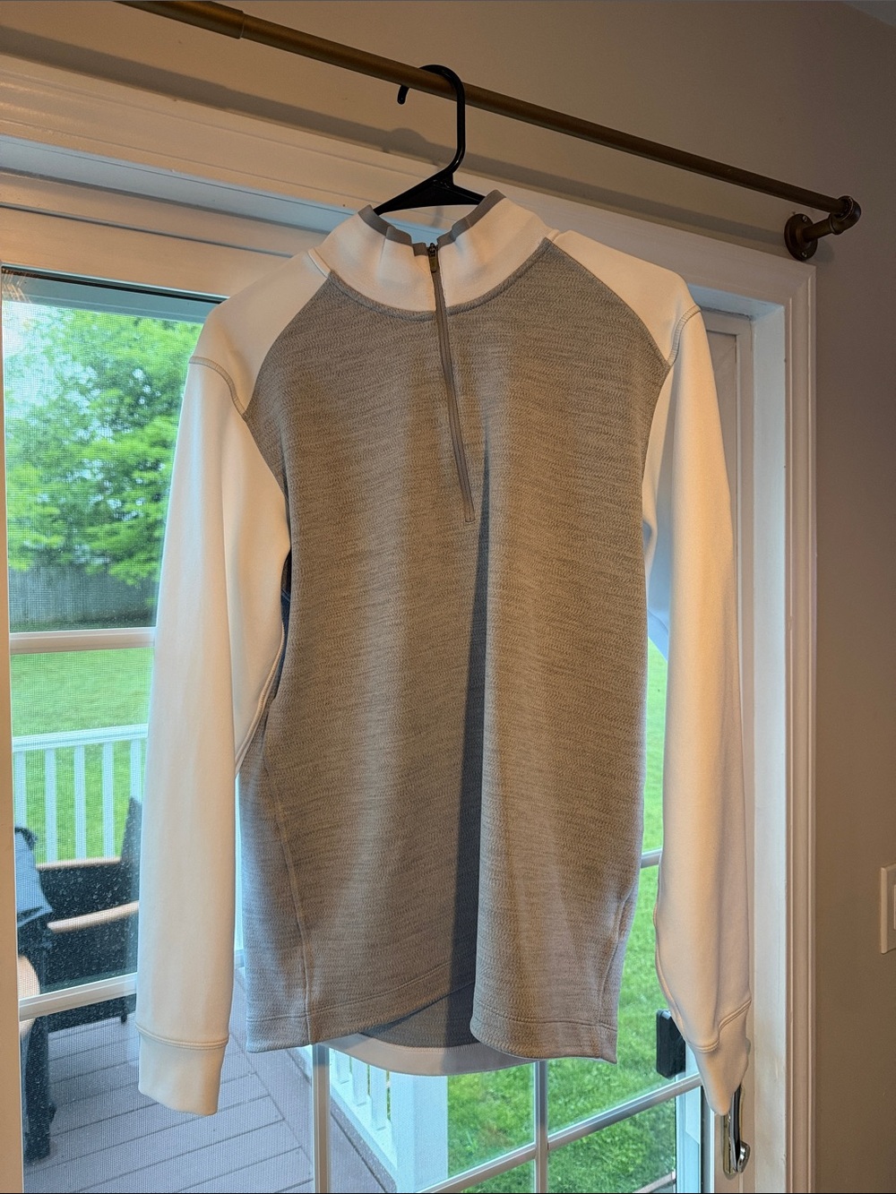 Nike Men’s Gray and White Quarter-Zip Pullover